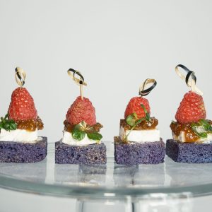 Su brie sūriu ir figų džemu  (V)**