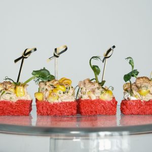 Su tunu ir saldžiaisiais kukurūzais