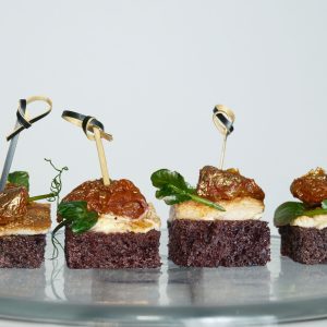 Su grilyje kepta vištiena ir vytintais pomidorais