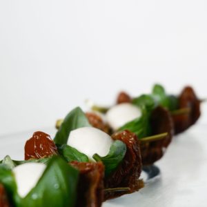 Mocarelos, vytintų pomidorų ir balzamiko iešmelis (V)**