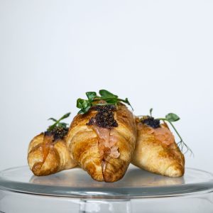 Su rūkyta lašiša ir krapų sviestu